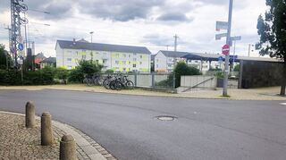 Die FDP sieht den Kreuzungsbereich Gustav-Hummel-Straße, Bahnhofsanlage und Carl-Theodor-Straße mehr als gefährlich.