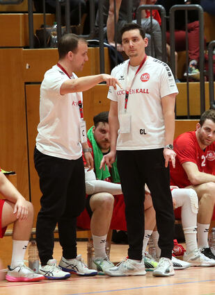 Justin Hahne (v. l.) und Christoph Lahme wollen mit möglichst vielen Jugendspielern der HG Oftersheim/Schwetzingen in Bundesligen antreten.