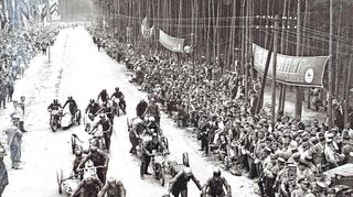 „Volkstümliche“ Eintrittspreise: 1933 kostet eine Karte zum Hockenheimring 70 Pfennige und ein Tribünenplatz 1,50 Reichsmark. Die Hockenheimer können ihre Höfe als Fahrradparkplätze vermieten – für 10 Pfennige pro Rad.
