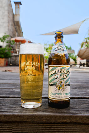 Rechtzeitig zum Sommerbeginn kommt von Kurpfalzbräu mit dem „Leichten Hellen“ wieder ein Sommerbier auf den Markt.