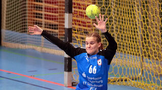 METADATEN aus dem DC-Upload-Tool:

Bildtext: SSP, Neurotthalle, 2. Handball-Bundesliga Frauen, Kurpfalz-Bären - TVB Wuppertal, 12.02.2022, 66 Johanna Wiethoff, Bild: Lenhardt

Hochgeladen von:
Norbert & Dorothea Lenhardt / SZ Freie Mitarbeit (doro-lenhardt@t-online.de)

Bildrechte:
1.) Ich bin berechtigt, die hochgeladenen Bilder der Mediengruppe Dr. Haas GmbH zur Verfügung zu stellen. Die Bilder dürfen in den gedruckten Ausgaben des "Mannheimer Morgen", "Südhessen Morgen", "Bergsträßer Anzeiger", "Schwetzinger Zeitung/Hockenheimer Tageszeitung" sowie "Fränkische Nachrichten" inklusive deren Internetauftritte (www.mannheimer-morgen.de, www.bergstraesser-anzeiger.de, www.schwetzinger-zeitung.de und www.fnweb.de) und Social-Media-Kanäle wie Facebook und Instagram genutzt werden.
2.) Es wird ein vollumfängliches einfaches Nutzungsrecht ohne zeitliche Beschränkung eingeräumt.
3.) Ich versichere, dass die abgebildeten Personen einer entsprechenden Veröffentlichung zugestimmt haben. Die Bilder dürfen bearbeitet und archiviert werden.

Nutzung: Kostenpflichtig nutzbar

ID im DC-Upload-Tool: 18102