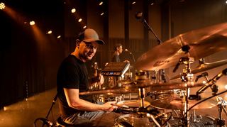 Groovender Überzeugungstäter: Ralf Gustke will die Fahne für Musiker hochhalten. Hinten: Bassist Edward Maclean.