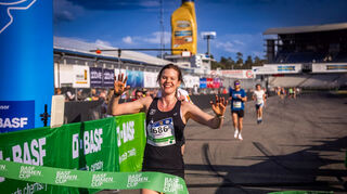 Schnellste Frau: Jasmin Volz kommt mit der Bestzeit von 17:39 Minuten ins Ziel.