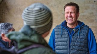 SWR-Moderator Jens Hübschen spielt Stadt Land Quiz zum Thema Olympia  Mit dabei in Rheinland-Pfalz Bad Breisig und in Baden-Württemberg Schwetzingen. Wer kennt sich besser aus mit allem rund um die olympischen Spiele, Medaillen und die Welt des Sports?