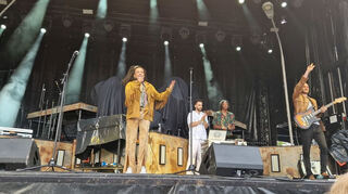 Fleuvie begeistert 2023 als Voract von Bastille bei Musik im Park.