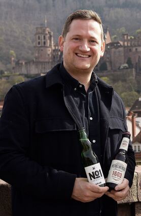 Max Spielmann – hier vor dem Heidelberger Schloss – ist stolz, wie schnell die beiden Brauereien und vor allem die Mitarbeiter zusammengefunden haben.