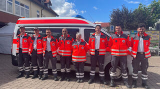 Der Ortsverein des Deutschen Roten Kreuzes ist mit acht Personen und einem Rettungswagen sowohl am Samstag als auch am Sonntag im Einsatz.