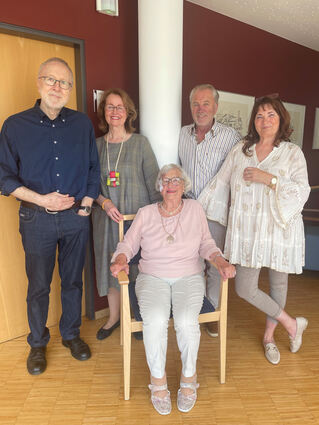 Jubilarin Elisabeth Metzger (Mitte) mit ihren Kindern Manfred (v. l.), Sylvia, Wolfgang und Margit.
