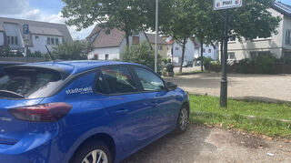 Auf dem Parkplatz in der Grenzhöfer Straße in Eppelheim gibt es nun einen weiteren Carsharing-Standort für die Nutzer des Angebots von Stadtmobile. Die Flotte wurde gleichzeitig um ein Auto erweitert, weil die Nachfrage danach groß ist.