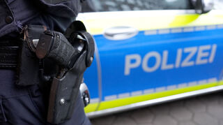 Das Polizeirevier Schwetzingen präsentiert auf dem Ketscher Rathaus die Kriminalstatistik der Gemeinde. Zur Freude von Bürgermeister Timo Wangler fällt diese durchaus positiv aus.