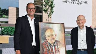 Das Finale: Mit der Einweihung der Rolf-Heidemann-Halle, rechts der Mäzen Rolf Heidemann, war für Bürgermeister Gunther Hoffmann (l.) klar, dass dies der perfekte Abschluss seiner Bürgermeisterkarriere ist.