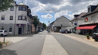Wie kann erreicht werden, dass in der Mannheimer Straße als Ortszentrum im Alltag mehr Leben herrscht – ein Experte für Städteplanung gibt im Technischen Ausschuss des Gemeinderates bei der nächsten Sitzung entsprechende Ideen zur Entwicklung vor.