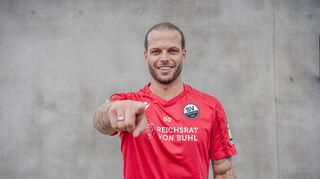 Nach dem Ende seiner aktiven Karriere betreut Dennis Diekmeier den SV Sandhausen in der kommenden Saison als Co-Trainer.