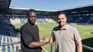 Kennedy Okpala hat ein neues und angepasstes Arbeitspapier beim SV Waldhof Mannheim unterzeichnet.