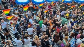 Happy Pride! Das Queere Zentrum Mannheim feiert am Wochenende seinen dritten Geburtstag mit einer großen Straßenparty. Es ist nicht das einzige Event am Wochenende in Mannheim und der Region.