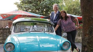 Bürgemeister Dr. Ral Göck hat die Liebe zu DDR-Renpappe entdeckt. Bild: Reflex
