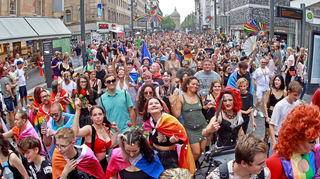 Laut und bunt: Das war der CSD in Mannheim im vergangenen Jahr. Auch 2024 wird es wieder einen CSD in Mannheim geben.