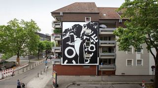 Neuester Baustein des Open Urban Art Museums „Stadt.Wand.Kunst“: Georgia Hills Mural „Come Close To Me“ in D4, 15.