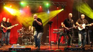 Die T-Band kommt zur Summertime-Party in den Alten Bahnhof und will für mächtig Stimmung sorgen.