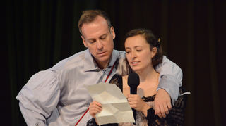 Don Giovanni (Nikolai Diskic) versucht auch Moderatorin Carmen Yasemin Ipek zu umgarnen.