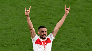Eine politische Geste: Der Türke Merih Demiral zeigt nach dem 2:0 gegen Österreich den „Wolfsgruß“.