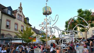 Ein ganzes Wochenende lang soll das Rohrhofer Sommerfest rund um den Gockelbrunnen wie in den Vorjahren coole Musik, leckere Cocktails, Raum für Unterhaltungen und eine echte Partymeile bieten.