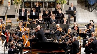 Die Deutsche Staatsphilharmonie Rheinland-Pfalz veranstaltet unter dem Motto „La dolce Vita in der Pfalz“ das 11. Musikfest. Hier ein Eindruck vom Eröffnungskonzert unter der Leitung von Chefdirigent Michael Francis und Pianist Joseph Moog.