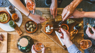 Das passende Fingerfood darf zur Watch-Party nicht fehlen. Wir haben Ideen für euch zusammengetragen, wie ihr deutsche Köstlichkeiten zu handlichen Tapas macht.