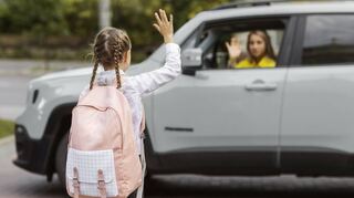An den Grundschulen in Plankstadt wird schätzungsweise rund 30 Prozent der Kinder von ihren Eltern im Auto zur Schule gebracht. Dadurch entstehen vor der Schule gefährliche Situationen beim Hol- und Bringverkehr.