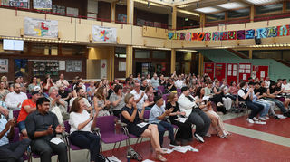 Die Abschlussfeier der 9. Klasse der Schule am Kraichbach findet in der Aula der Theodor-Heuss-Realschule statt.