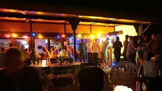 So in etwa wird es beim Tennisclub auch Ende des Monats wieder aussehen, denn dann ist die Öffentlichkeit zum Feiern des Vereinsjubiläums eingeladen – bei Essen, Trinken und Livemusik.