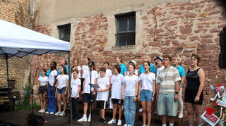 Der Jugendchor beeindruckt mit seinem "Grease"-Medley.