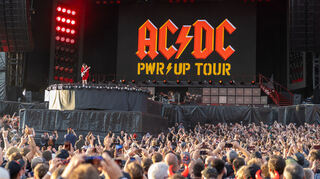 Kritik gab es nach dem Auftritt der australischen Kultband. Doch nicht an AC/DC, die Musiker wurden gelobt, sondern an den Zuständen im Infield.