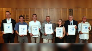 Die Geehrten für langjährige Gemeinderatszugehörigkeit: Prof. Dr. Dr. Jens Wagenblast (CDU, 15 Jahre im Rat, v. l.), Patrick Schönenberg (Grüne, zehn Jahre), Dr. Stefan Zipf (FWV, 15 Jahre), Gerd Koppert (CDU, zehn Jahre), Silke Seidemann (FWV, zehn Jahre), Frank Weiß (FWV, zehn Jahre) und Peter Pristl (FDP, 15 Jahre).