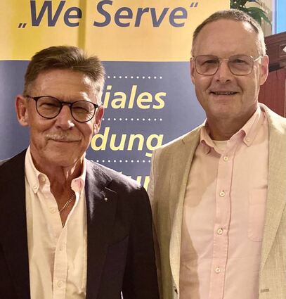 Stabwechsel nach einem bewegten Jubiläumsjahr: Hanno Gerwin (l.) übergibt die Präsidentschaft des Lions Clubs Speyer an Wolfgang Walter.