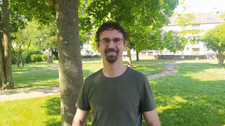 Für Dr. Tobias Ober ist der Gemeindepark die grüne Lunge der Ortsmitte. Er schätzt nicht nur, wie schön er heutzutage aufbereitet ist, sondern auch die regelmäßigen Veranstaltungen vor Ort.