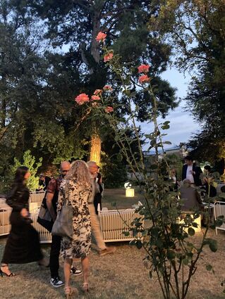 Gartenempfang im Rahmen des Festivals: alle Abende des Festival dei due Mondi findet ein Empfang in einem der verwunschenen Gärten von Spoleto statt.