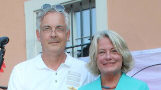 Rektor Frank Haarer verabschiedet die beliebte Dozentin und Richterin Daniela Kösch von der Hochschule für Rechtspflege in den Ruhestand.