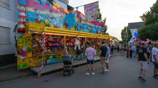 Entenangeln und andere Kirmes-Attraktionen locken beim Rohrhofer Sommerfest in den Brühler Ortsteil.