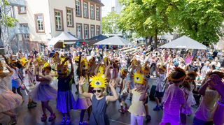 Natürlich sind auch die Jüngsten aktiv und kreativ dabei: Die Oftersheimer Schulen und Kindergärten haben bunte Aufführungen vorbereitet.