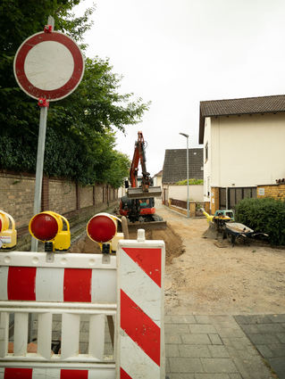 Während die Schwetzinger Straße abgeschlossen ist, bricht im Brühler Weg nun der letzte Bauabschnitt an.