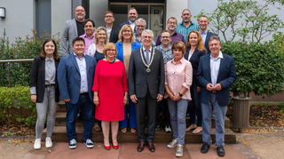Der neue Altlußheimer Gemeinderat: Kim Schweikert (unten v.l.), Dr. Marco Veselka, Charlotte Jung-Cron, Bürgermeister Uwe Grempels, Ursula Kirschner, Dieter Hoffstätter, Richard Schmitt (Mitte, v.l.), Claudia Kohpeiß, Ines Schweickert, Thomas Kirch-gäßner, Simone Köhler, Axel Müller (oben v. l.), Felix Porath, Dr. Holger Porath, Kay Schweikert, Klaus Oettinger, Timo Balduf und Alexander Gund.