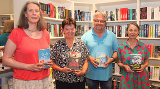 Stellen „Bücher für den Liegestuhl“ vor: Christina Schobert (v. l.), Jutta Dräger, Klaus M. Dechant und Barbara Hennl-Goll.