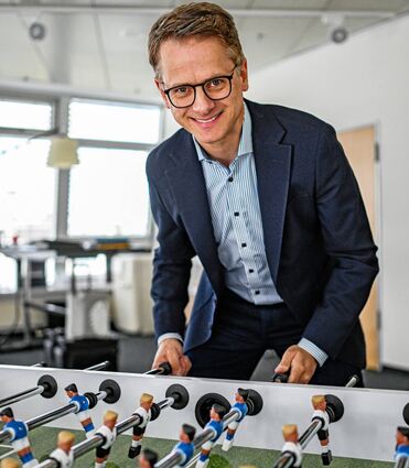 Kickern im Büro – für CDU-Generalsekretär Carsten Linnemann eine Form der Entspannung.