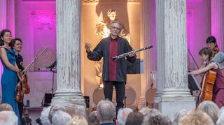 Saskia Niehl (Violine), Jeffrey Armstrong (Violine), Nikolaus Friedrich (Klarinette), Grace Lehan (Viola) und Naja Reich (Violoncello) gestalten ein schönes Konzert.
