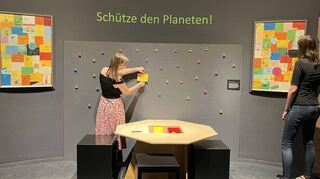 Die Mitmachstation lädt zum aktiven Austausch zum Thema „Schütze den Planeten“ ein. Eine schöne Aktion.