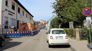 Das Dietzengässel ist seit Montag zwar nur noch halbseitig befahrbar, eine Vollsperrung wegen des Abrisses des Josefshaus wird aber ohnehin nur phasenweise und wohl erst im kommenden Monat nötig.