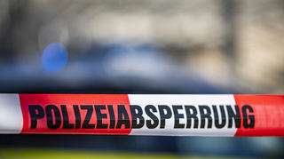 Beim Versuch, Kupferkabel zu stehlen, ist in Mannheim ein Mann schwer verletzt worden.