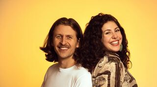Gitarre trifft Gesang: Florin Küppers und Juliana Blumenschein spielen am Montag ein Gratis-Open-Air.
