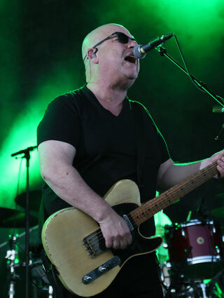 Black Francis ganz in seinem Element. Er ist der Kopf und Frontmann der Pixies.